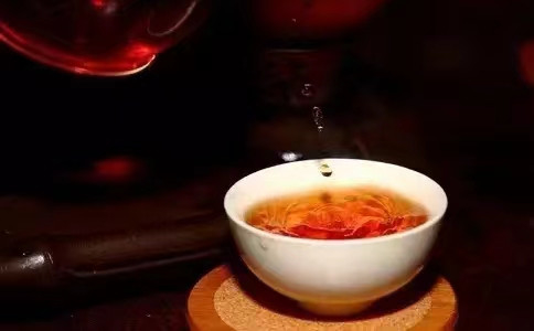 シャン・シャオチョング 黒茶 80g 缶詰のプレゼントボックス 茶 武井・シャン・シャオチョング リアンユン 茶工場 卸売