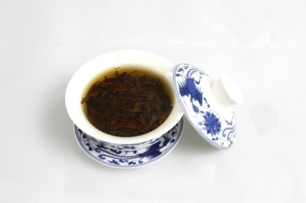 フェイバイアンジ白茶の優雅さを味わい 黄金の芽 - ゴールデンピオニー茶