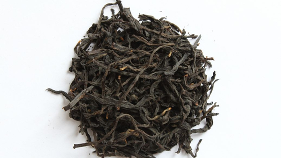 乾燥した場所の保管から黄金のピオニー茶の優雅さを体験してください