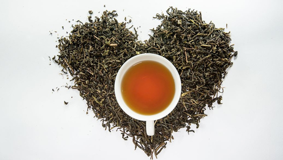 乾燥した場所の保管から黄金のピオニー茶の優雅さを体験してください