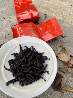 100°C の 醸造 温度 で 熟成 さ れ た プー エール 茶 の 果実 の 性質 を 明らかに する