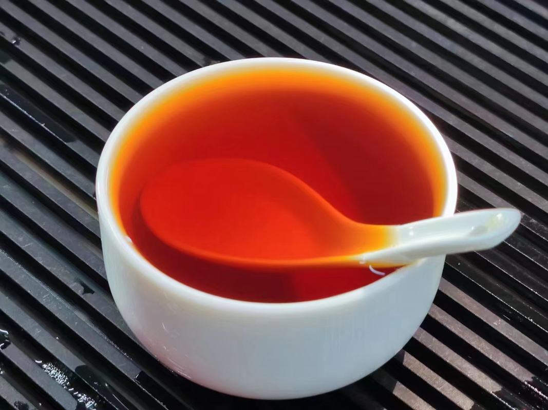 2022年 新茶頭春 ウイ山黒茶 チェンシャン 小花 果実の高山野茶 トンム・グアン・サン