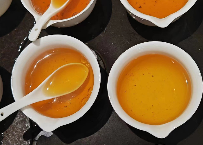 ジン・ジュンメイ 80g缶詰のプレゼントボックス お茶 ウウイ山の花 小種 リアンユン茶工場卸売