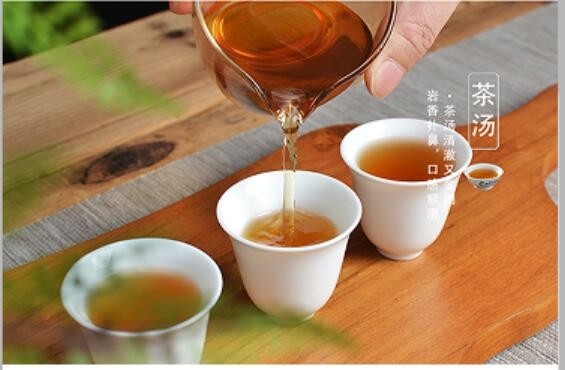 ウーロン茶は緑茶と半発酵茶に属し,多くの種類があり,中国ではユニークな茶類です.