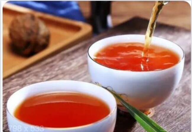 ウイ岩茶は,中国の有名な伝統的な茶である.それは岩の魅力 (rock charm) の品質特性を持つオロン茶である.