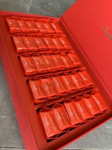 ナルキッソスはクローン種で 半木型で 自然成長する木の高さは5メートルほどで 葉の色は